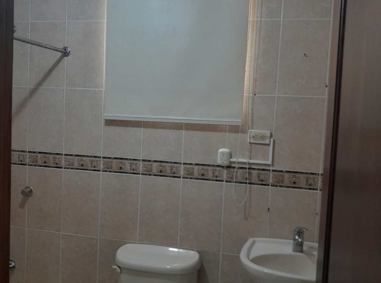 Se Alquila Apartamento Amplio en La Trinitaria, 2do Nivel