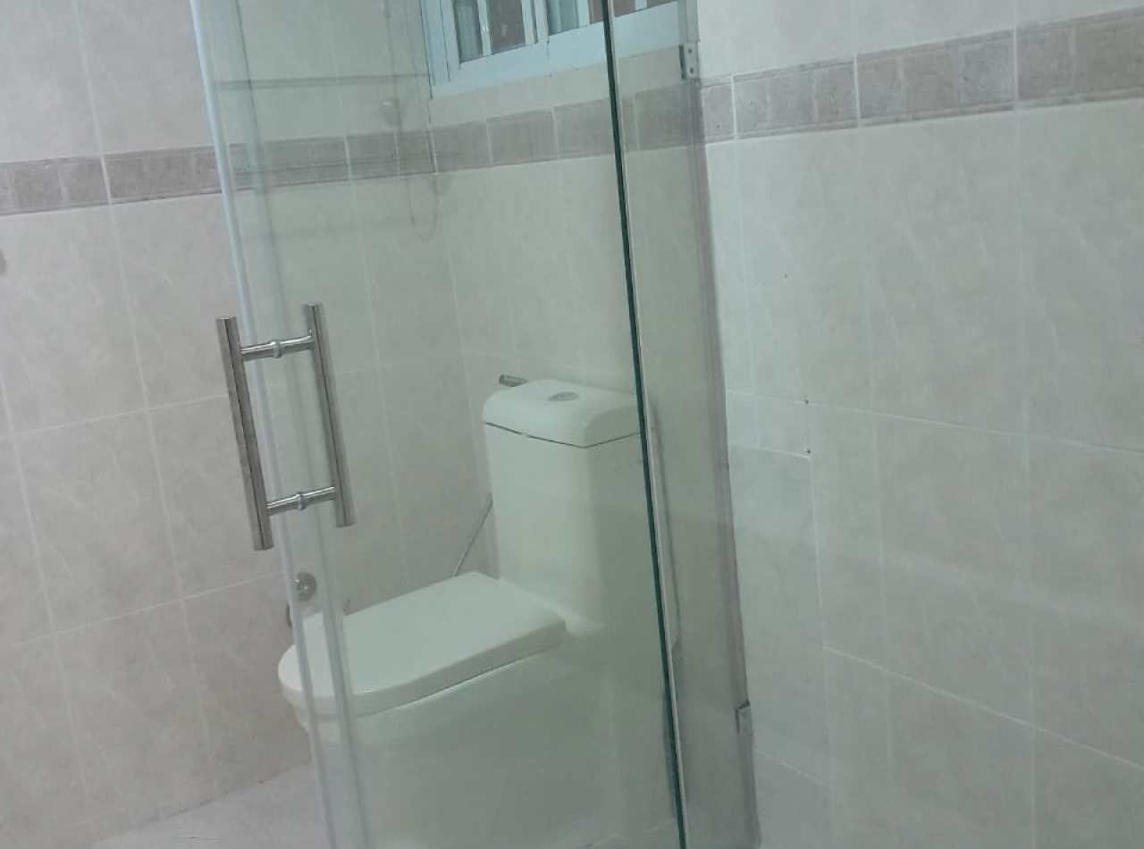 Se Alquila Apartamento Amplio en La Trinitaria, 2do Nivel