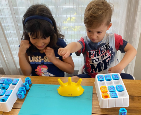 Aprendizaje basado en STEM Juguetes educativos interactivos Realidad aumentada para niños Juegos educativos para niños Educación STEM Juguetes de ciencia y tecnología Juegos de matemáticas interactivos Juegos de cultura y geografía Aprendizaje a través del juego Exploración de inventos y monumentos Productos educativos innovadores Desarrollo de habilidades del siglo XXI Juegos de realidad aumentada Educación divertida para niños Descubre animales y culturas