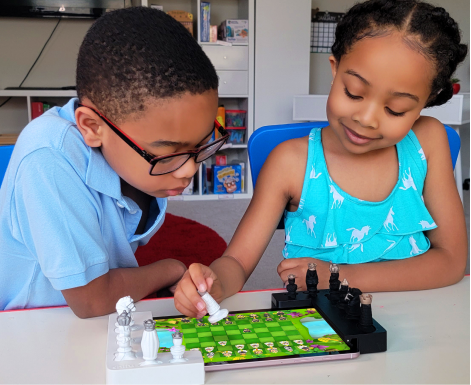 Aprendizaje basado en STEM Juguetes educativos interactivos Realidad aumentada para niños Juegos educativos para niños Educación STEM Juguetes de ciencia y tecnología Juegos de matemáticas interactivos Juegos de cultura y geografía Aprendizaje a través del juego Exploración de inventos y monumentos Productos educativos innovadores Desarrollo de habilidades del siglo XXI Juegos de realidad aumentada Educación divertida para niños Descubre animales y culturas
