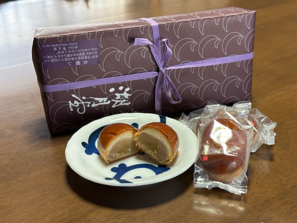 湖月堂博多ステーション店の『栗饅頭』