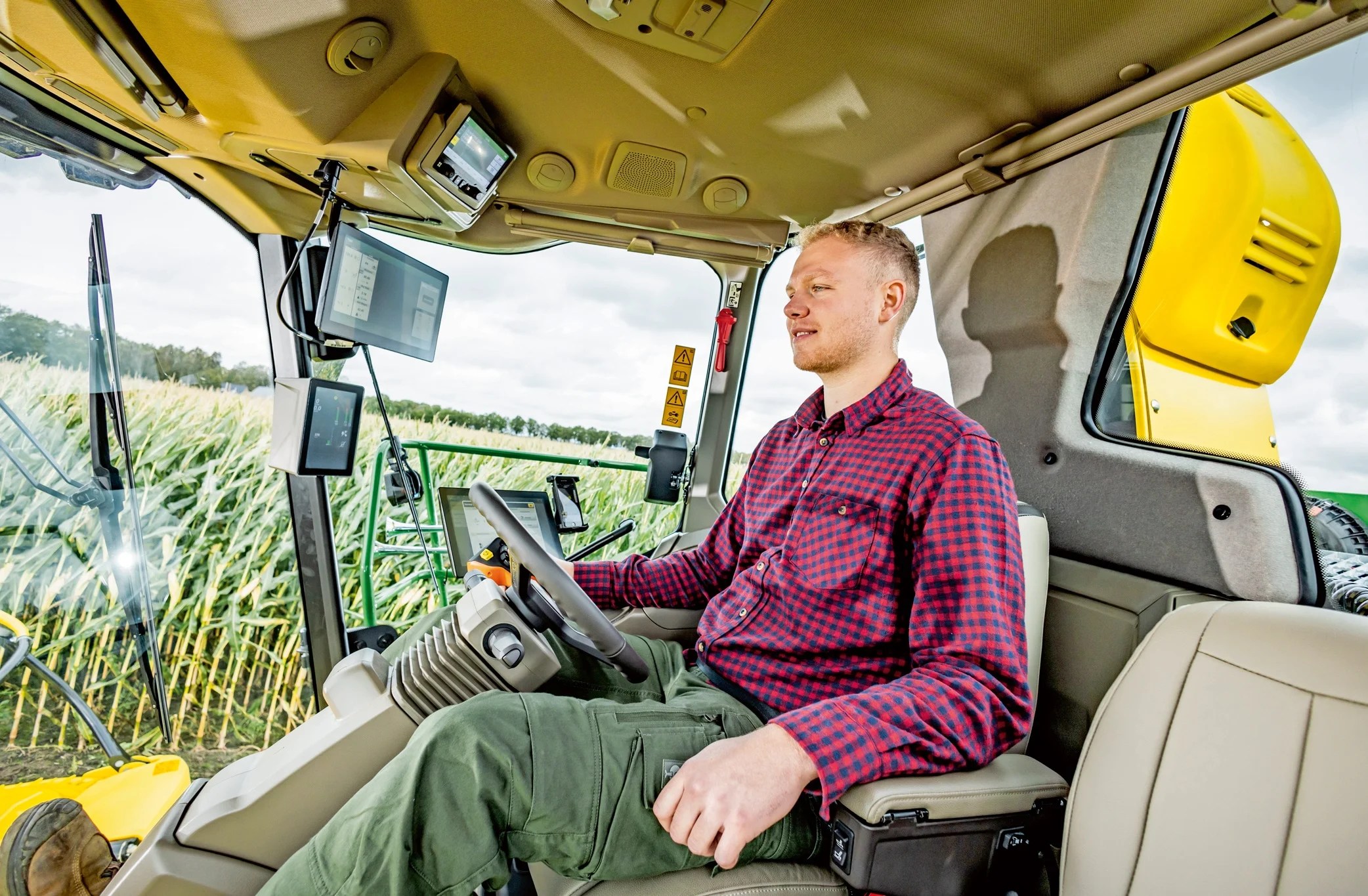 Combina autopropulsata pentru furaje John Deere F8 100 de la IPSO