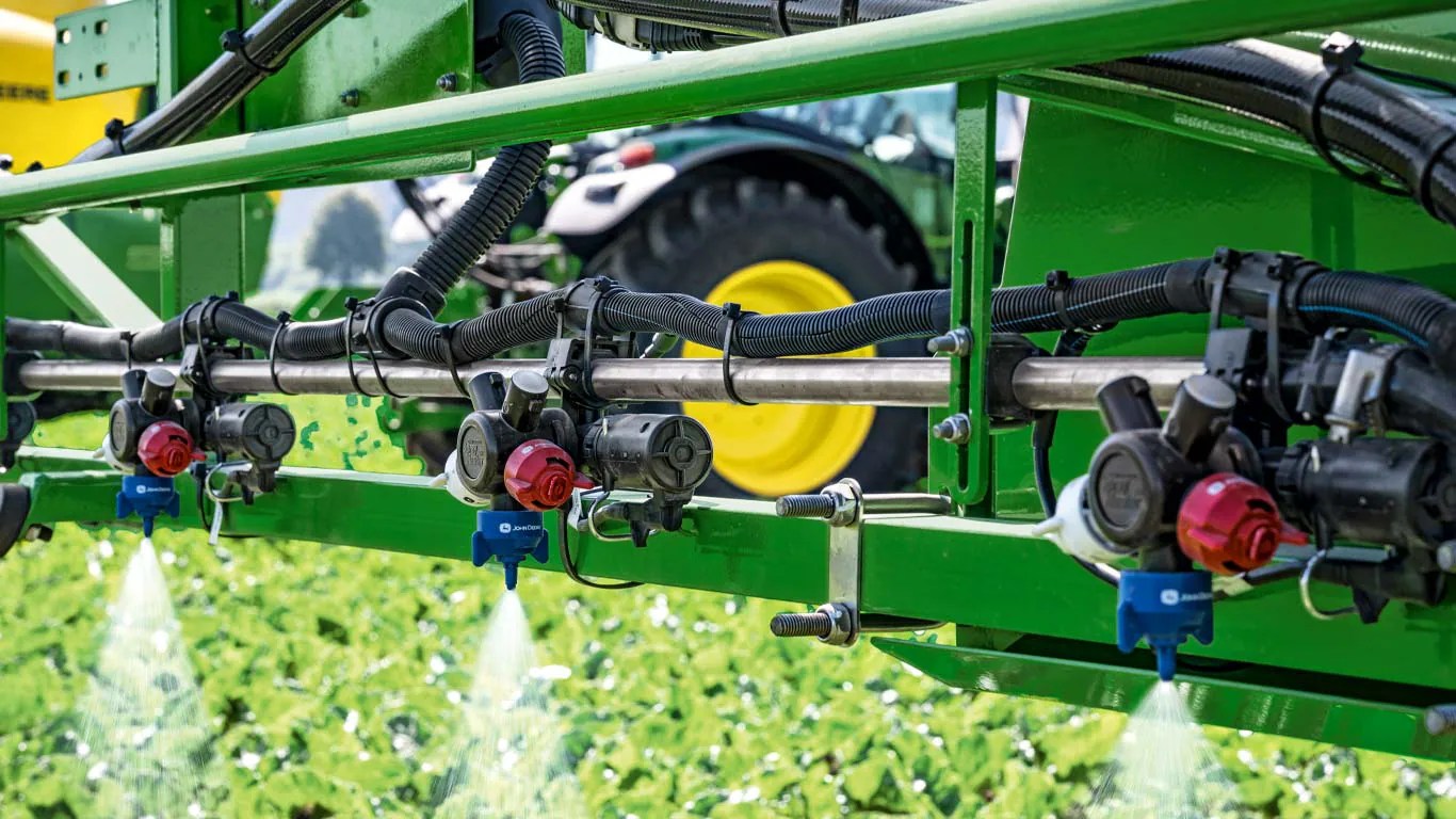 Individual Nozzle Control sprayere John Deere seria M700/M700i disponibile prin IPSO