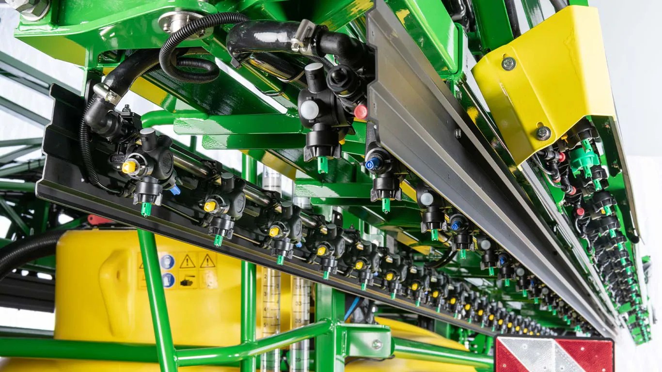 Distanțare duze la sprayere John Deere seria M900/M900i disponibile prin IPSO