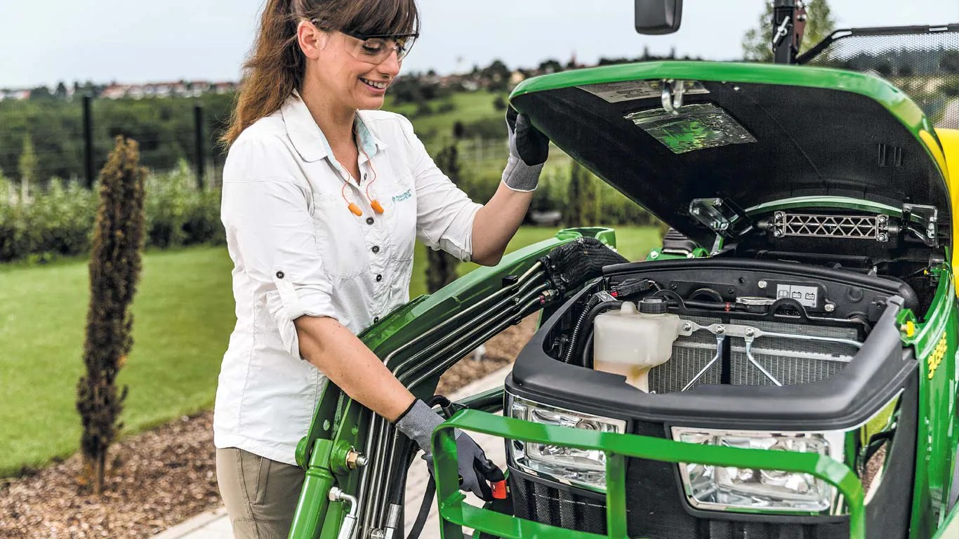 John Deere 3 Series tractor bonnet available through IPSO
