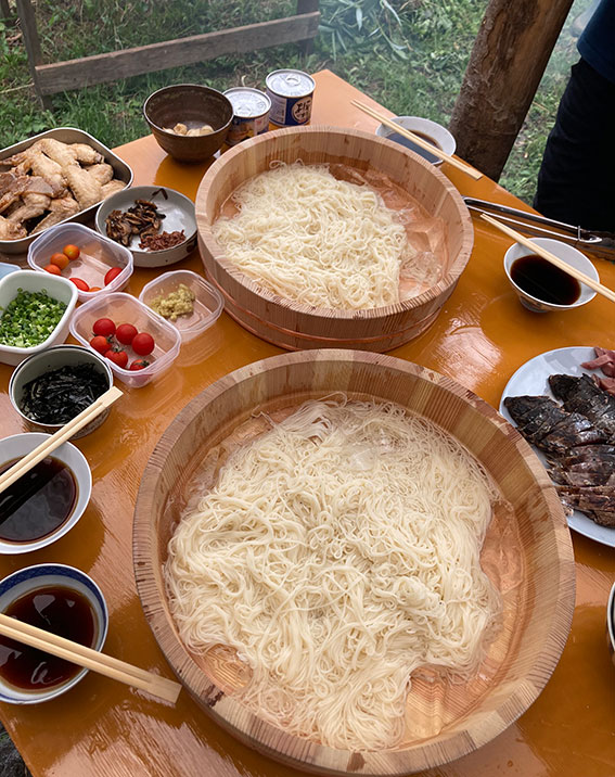 土佐杉の寿司桶（2つ目）で素麺を | 囲炉裏暖炉のある家