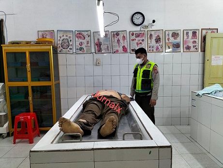 Jenajah Rianto Saragih saat divisum diruangan jenajah RSUD dr Djasamen Saragih Kota Siantar
