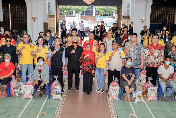 Wali Kota Siantar dr Susanti Dewayani SpA memberikan apresiasi kegiatan Bakti Sosial (Baksos) dalam rangka perayaan Imlek tahun 2574/2023, yang diselenggarakan DPD Perwakilan Umat Buddha Indonesia (Walubi) dan Lions Club Pematang Siantar