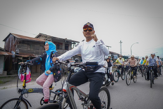 Walikota Tanjung Balai Mahyaruddin Salim manfaatkan hari libur bersama Pimpinan OPD dilingkungan Pemko Tanjung Balai dengan olahraga bersepeda santai dan memantau kegiatan gotong royong di Kecamatan Tanjung Balai Selatan (TBS) dan Kecamatan Tanjung Balai Utara (TBU)