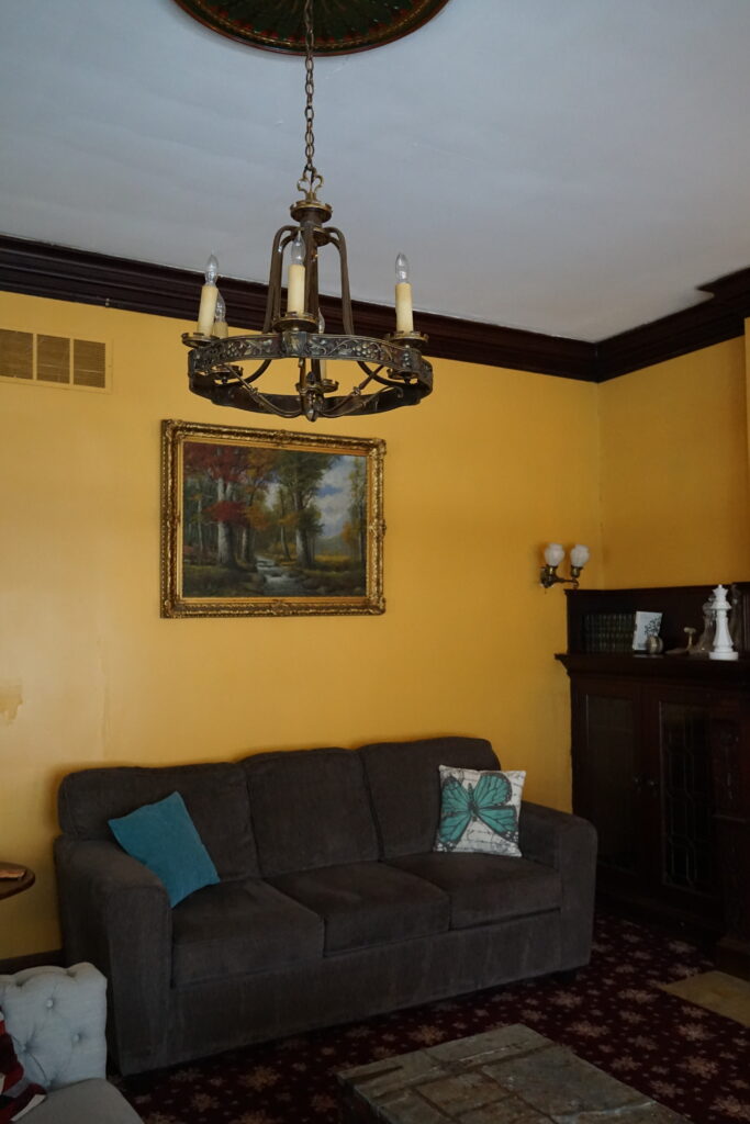 The King's Throne Inn - living area