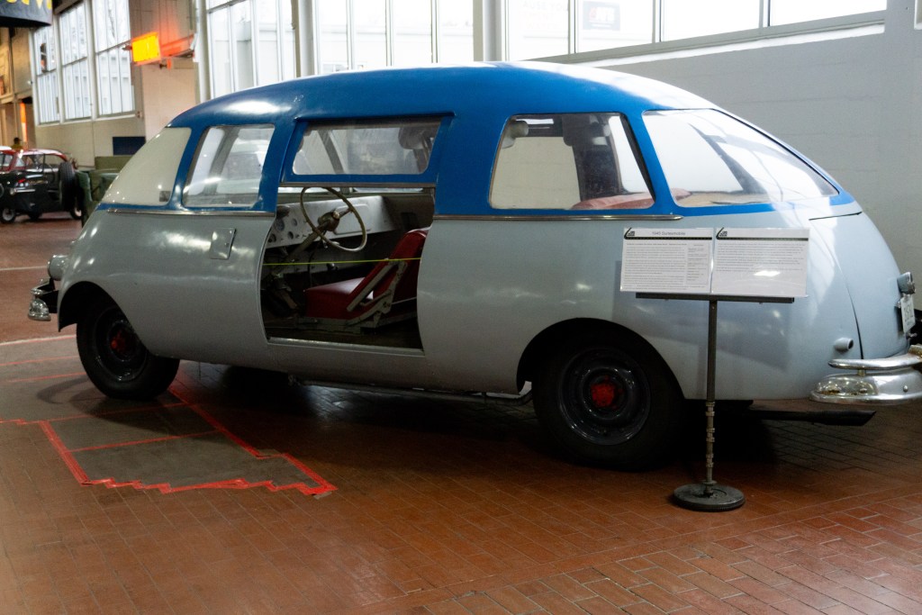 Surlesmobile- 1945