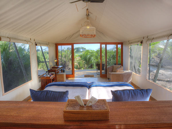 Pelo Camp Botswana Safari Camps Isafari Com
