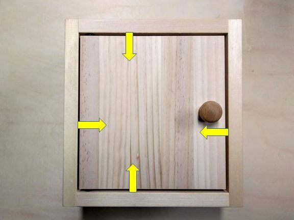 取付枠に収まる扉を用意