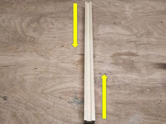 両端から切削し、中央にあり溝をほる