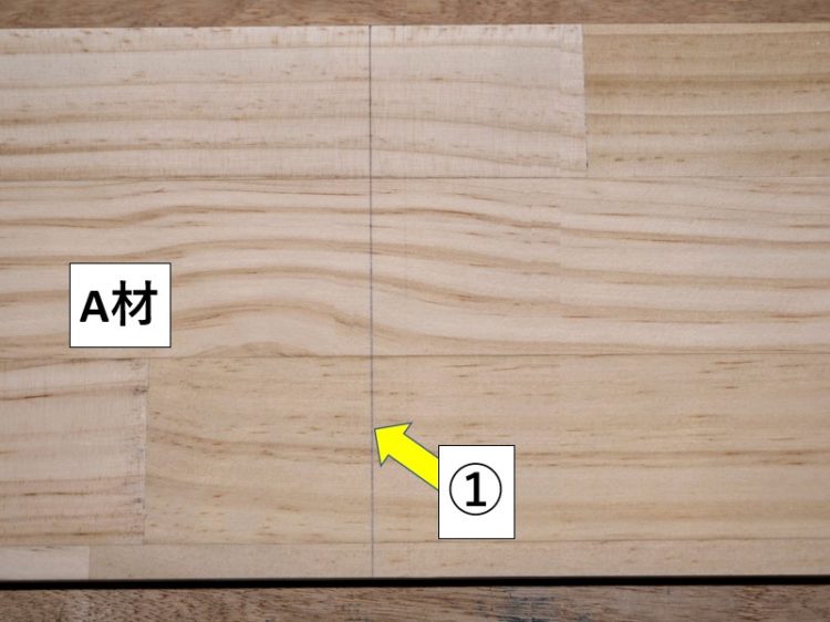 A材にB材板厚センター位置の墨線①を引く