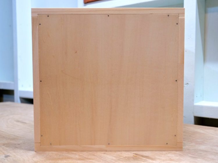 段欠き加工による背板の取り付け