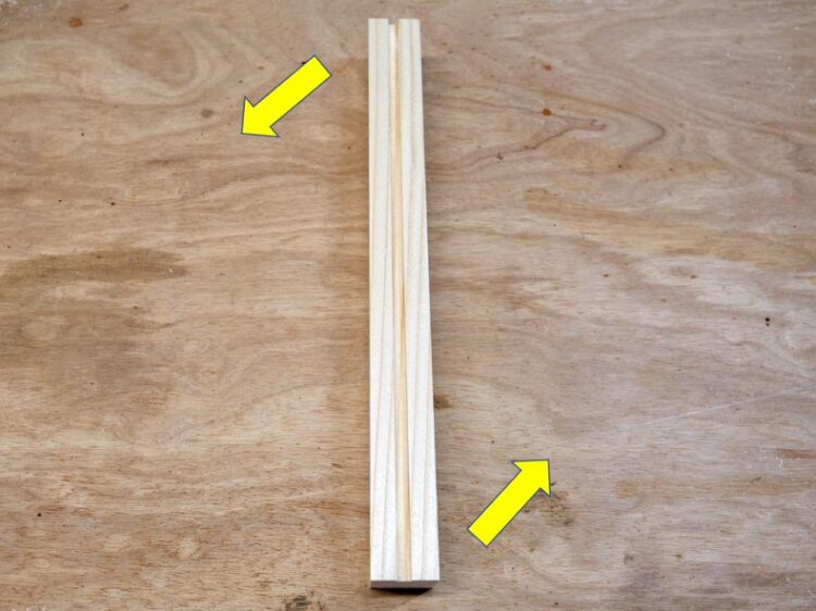 加工材を180°回転させる