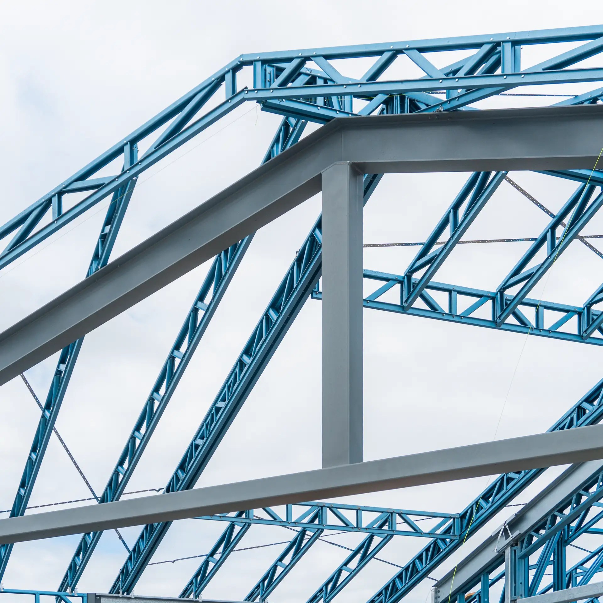 Steel portal frame structure used for wide-span industrial or warehouse buildings