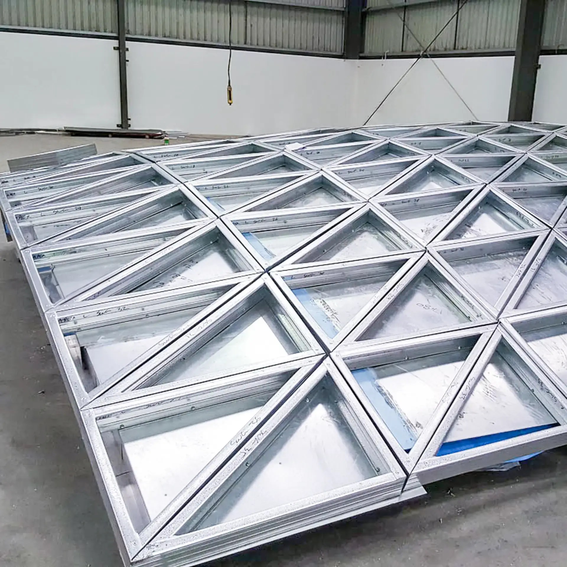 Prefabricated steel facade frames with geometric bracing layout