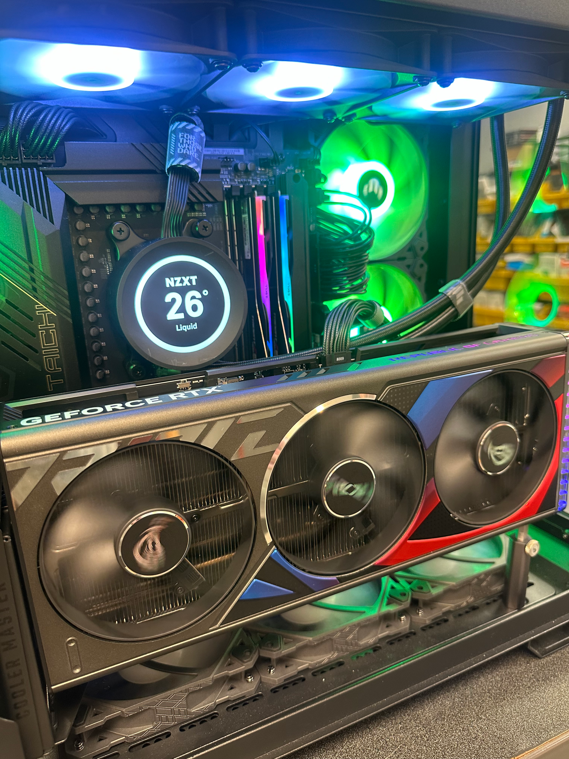 iShattered Custom Gaming PC with Cooler Screen