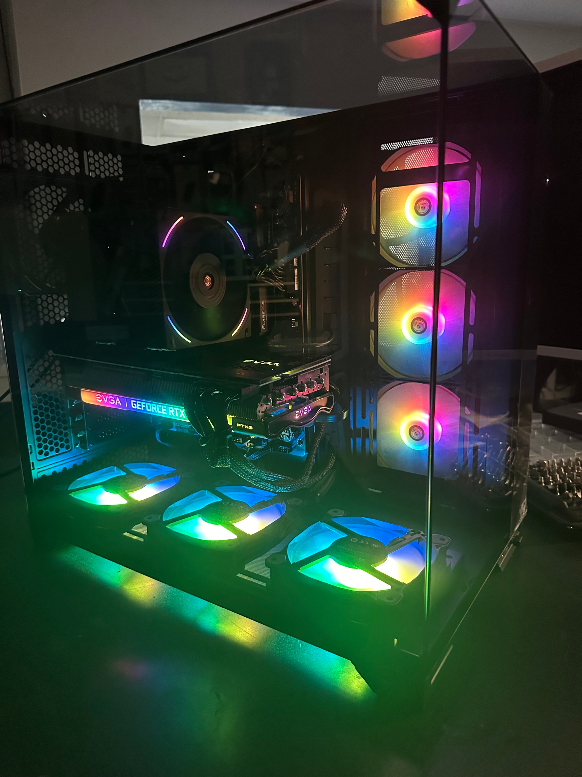 iShattered Custom Gaming PC Black Build