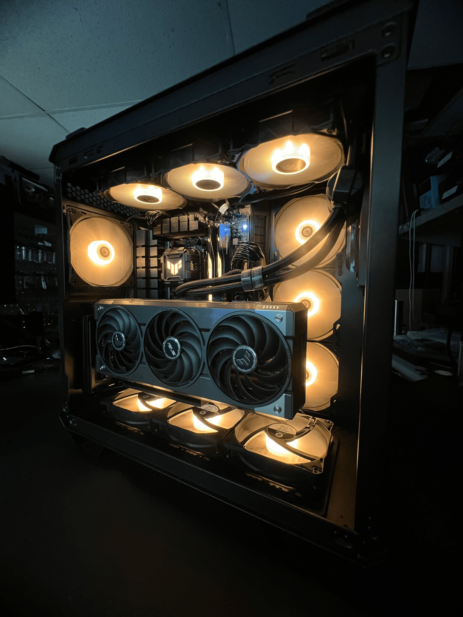 iShattered Custom Gaming PC Beige Build