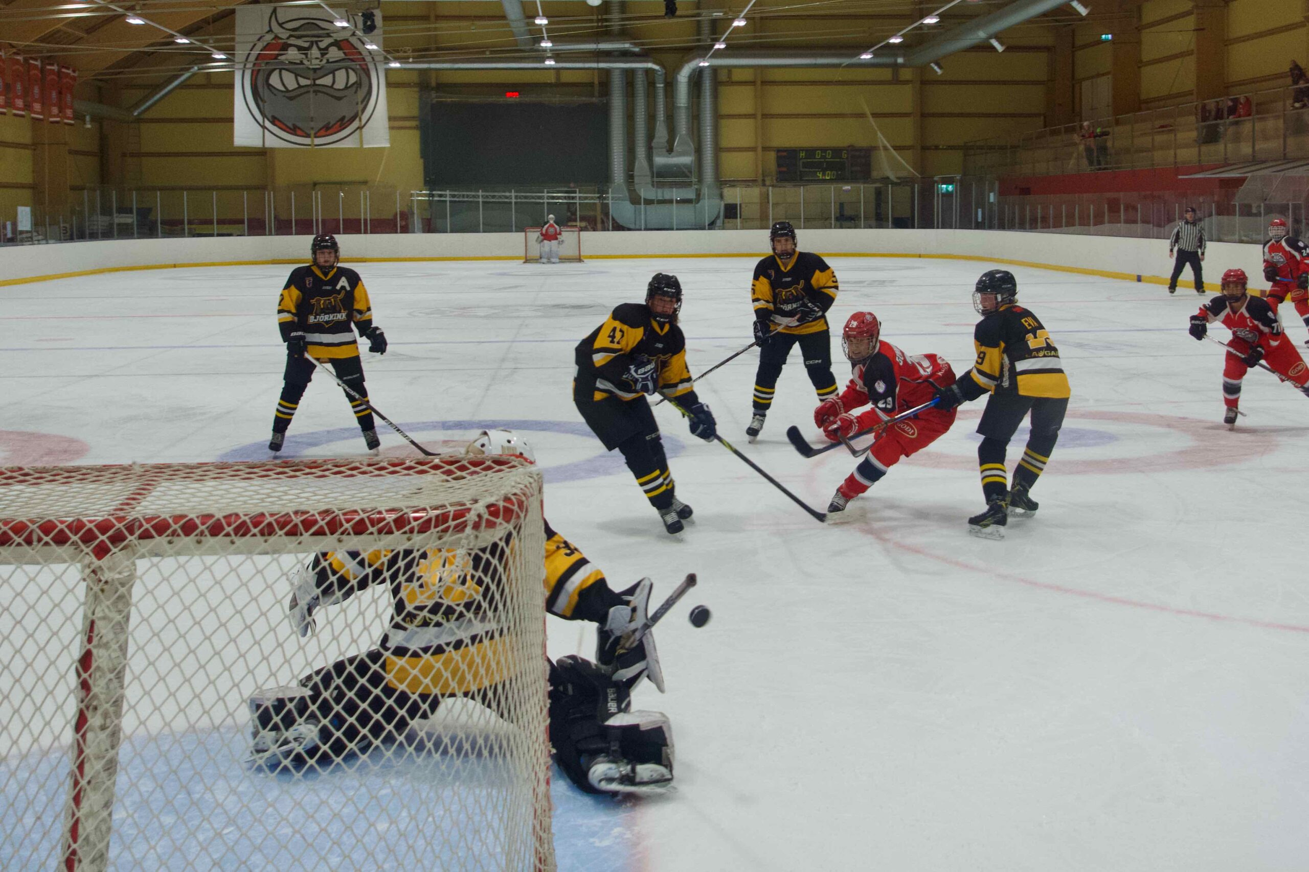 Birta Þorbjarnardóttir ver skot SA