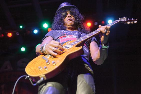 Photos of Guitarist Slash Performing w/ Myles Kennedy 2012