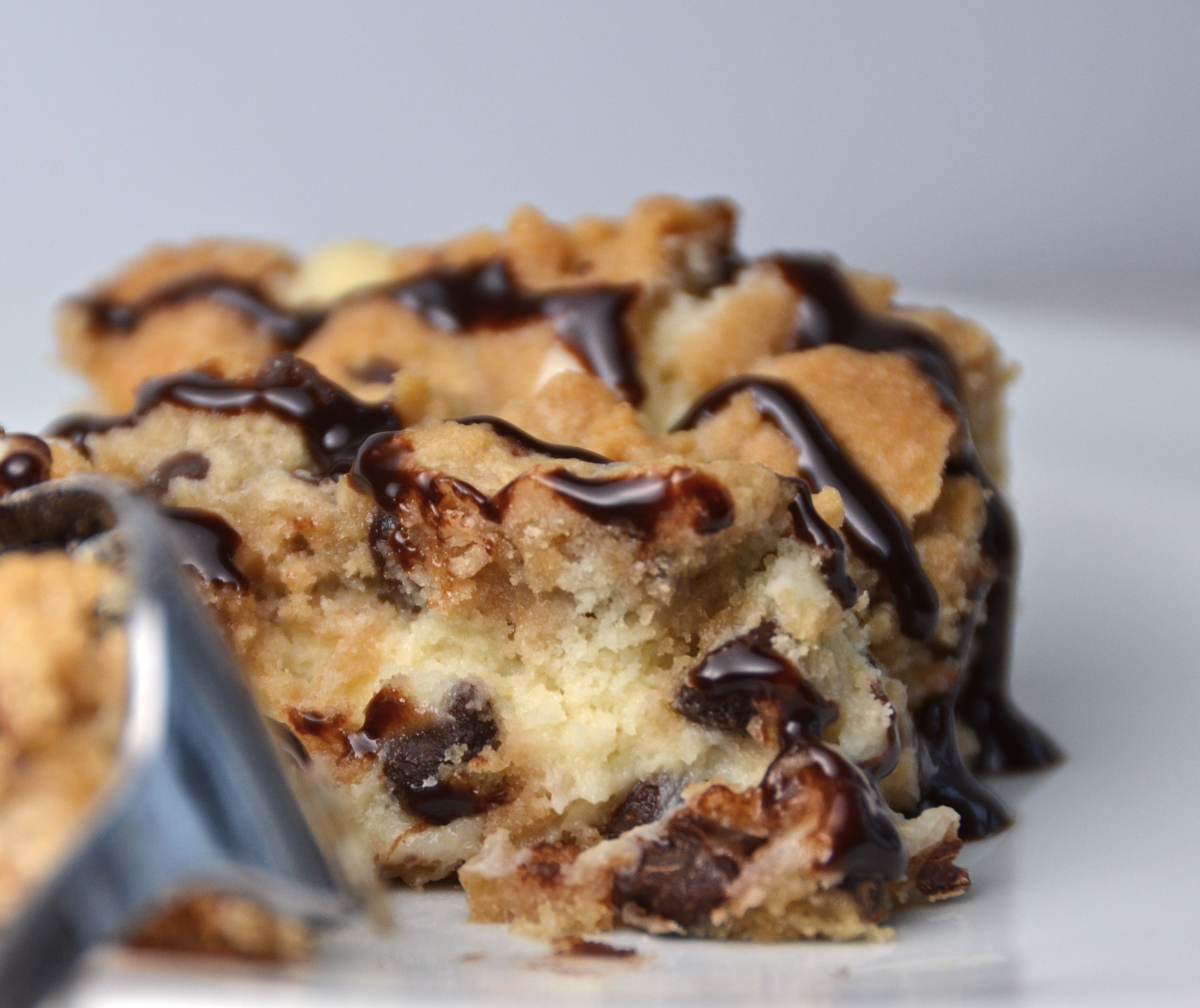 Short And Sweet Cheesecake Stuffed Chocolate Chip Cookie Bars I Sing In The Kitchen