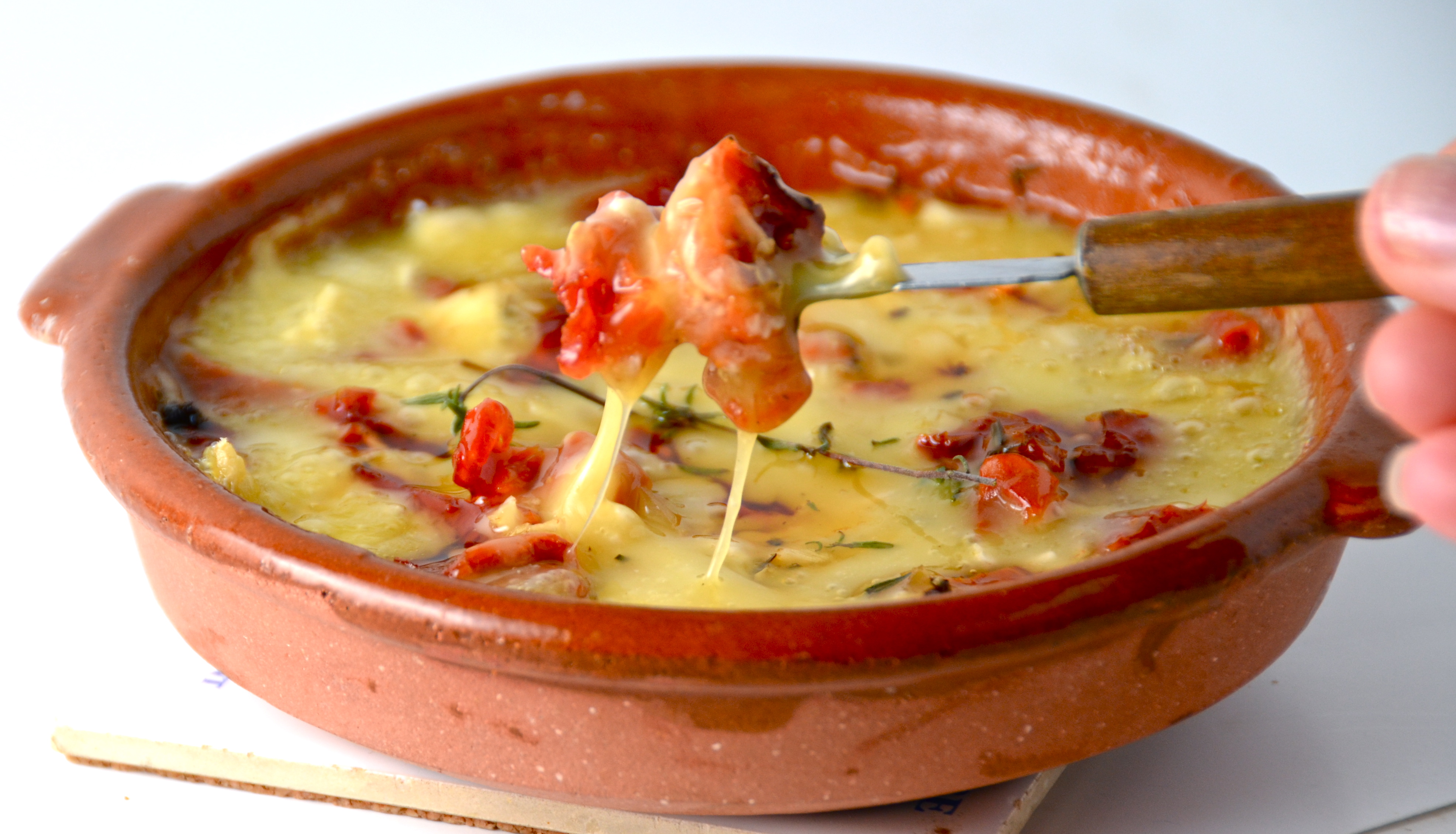 Baked Brie And Sun Dried Tomato Dip I Sing In The Kitchen