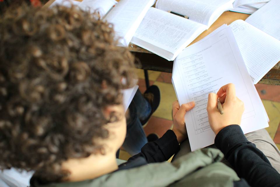 EKSPERIMENT SOCIAL: ÇFARË MENDOJNË TË RINJTË PËR PERIUDHËN KOMUNISTE