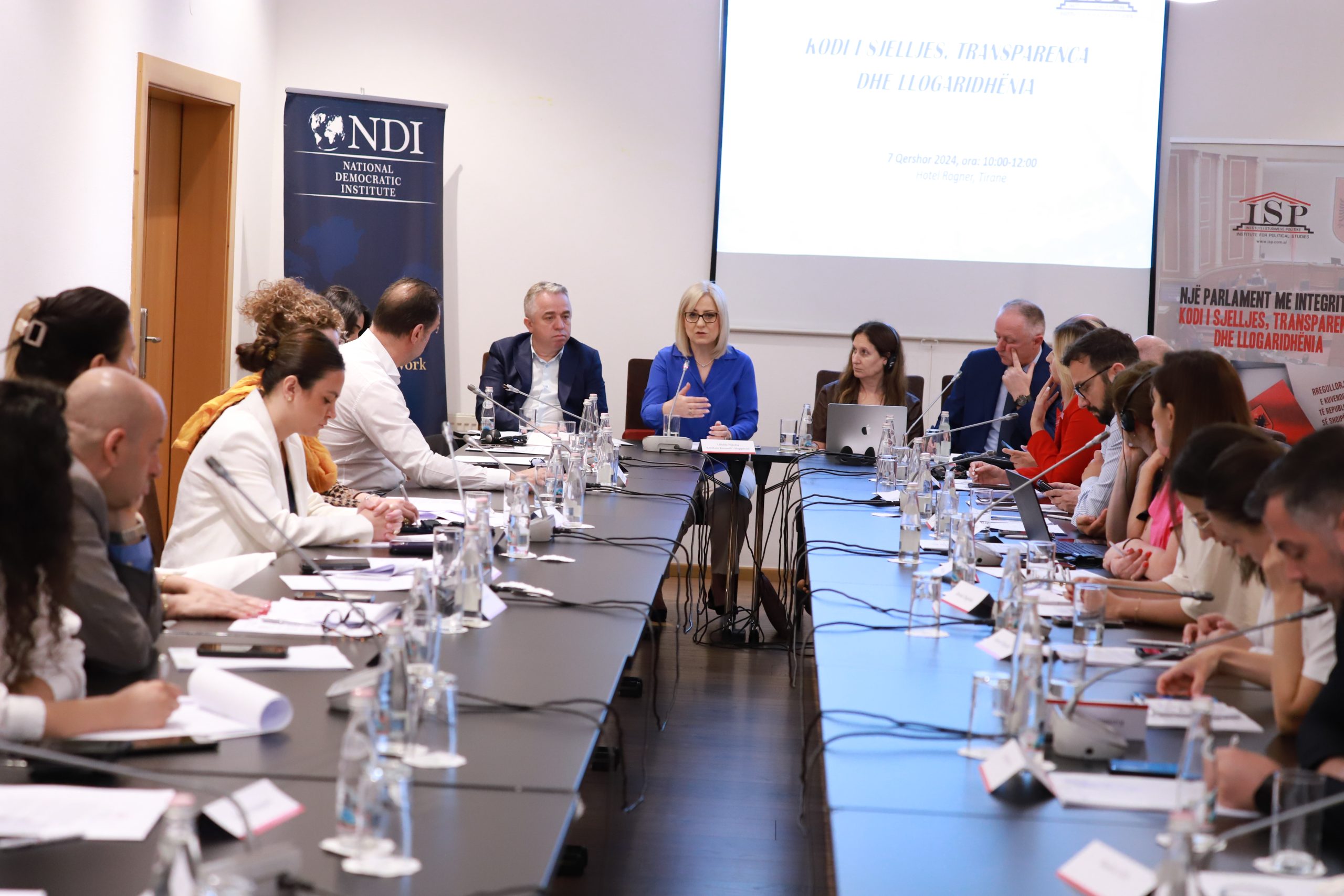 Tryezë mbi aktivitetin parlamentar: Kodi i Sjelljes, Transparenca dhe Llogaridhënia