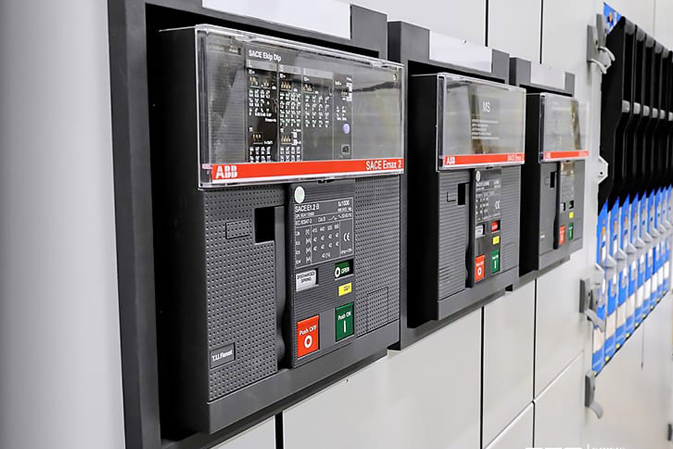 automatic-transfer-switch-three-power-sources