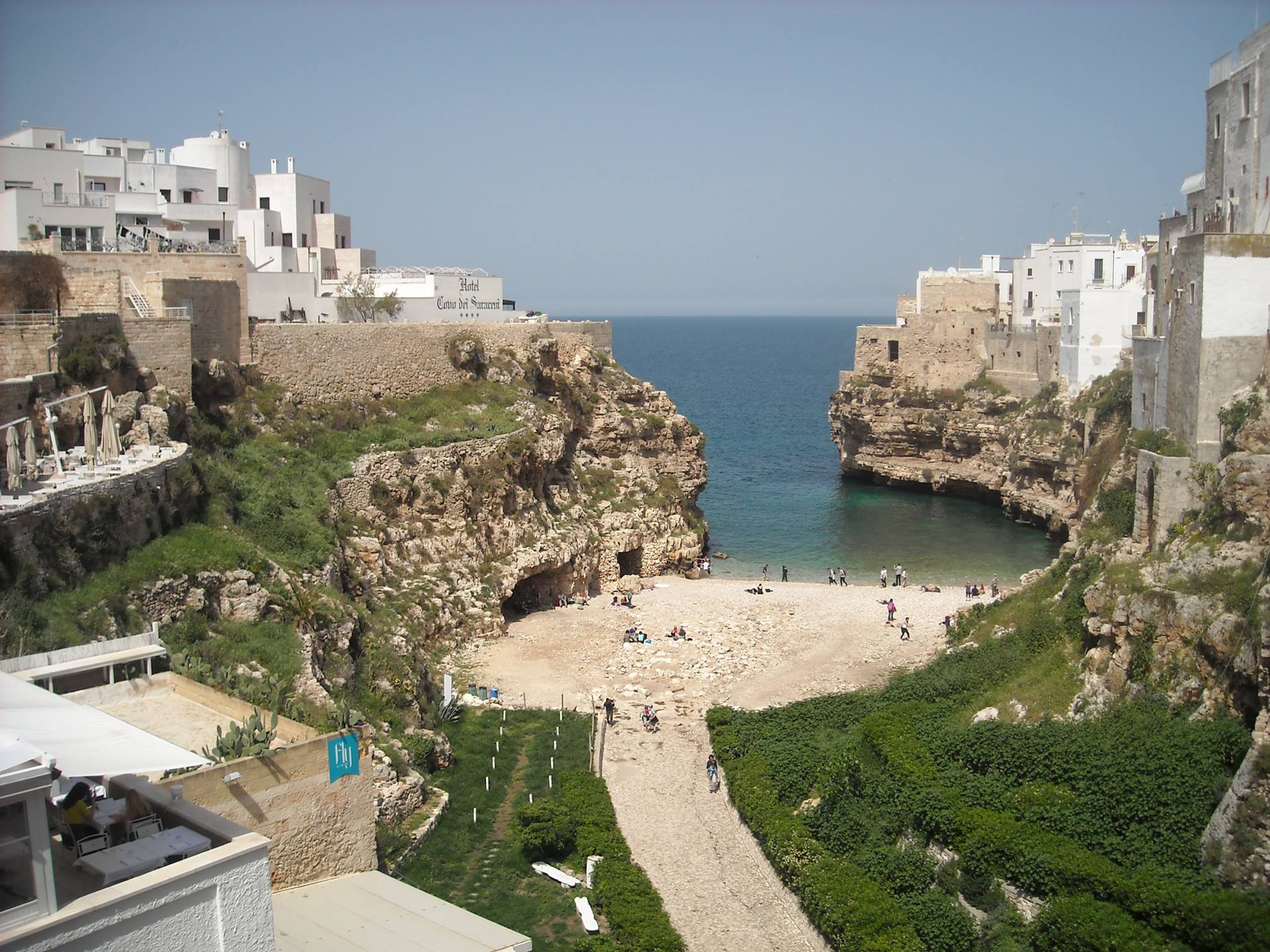 Polignano caletta