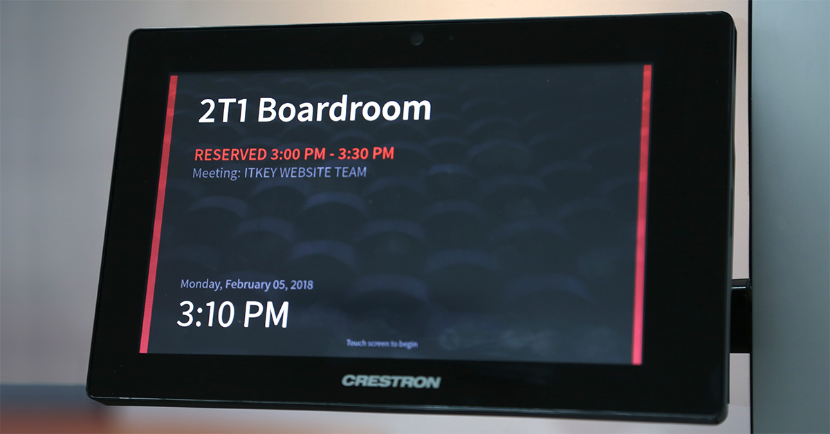 room-scheduling-made-easy-with-crestron-itkey