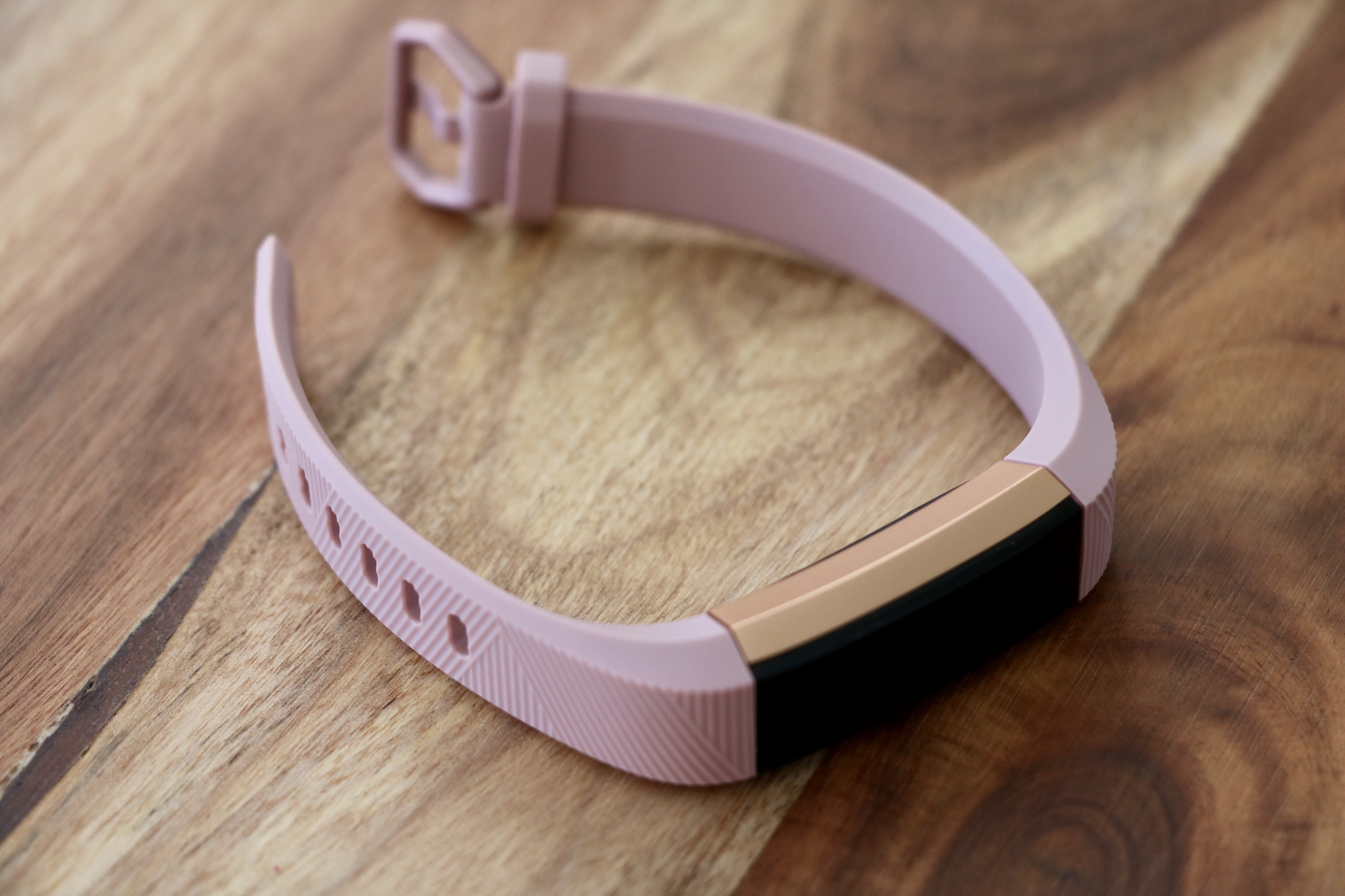 Fitbit watch rose gold discount