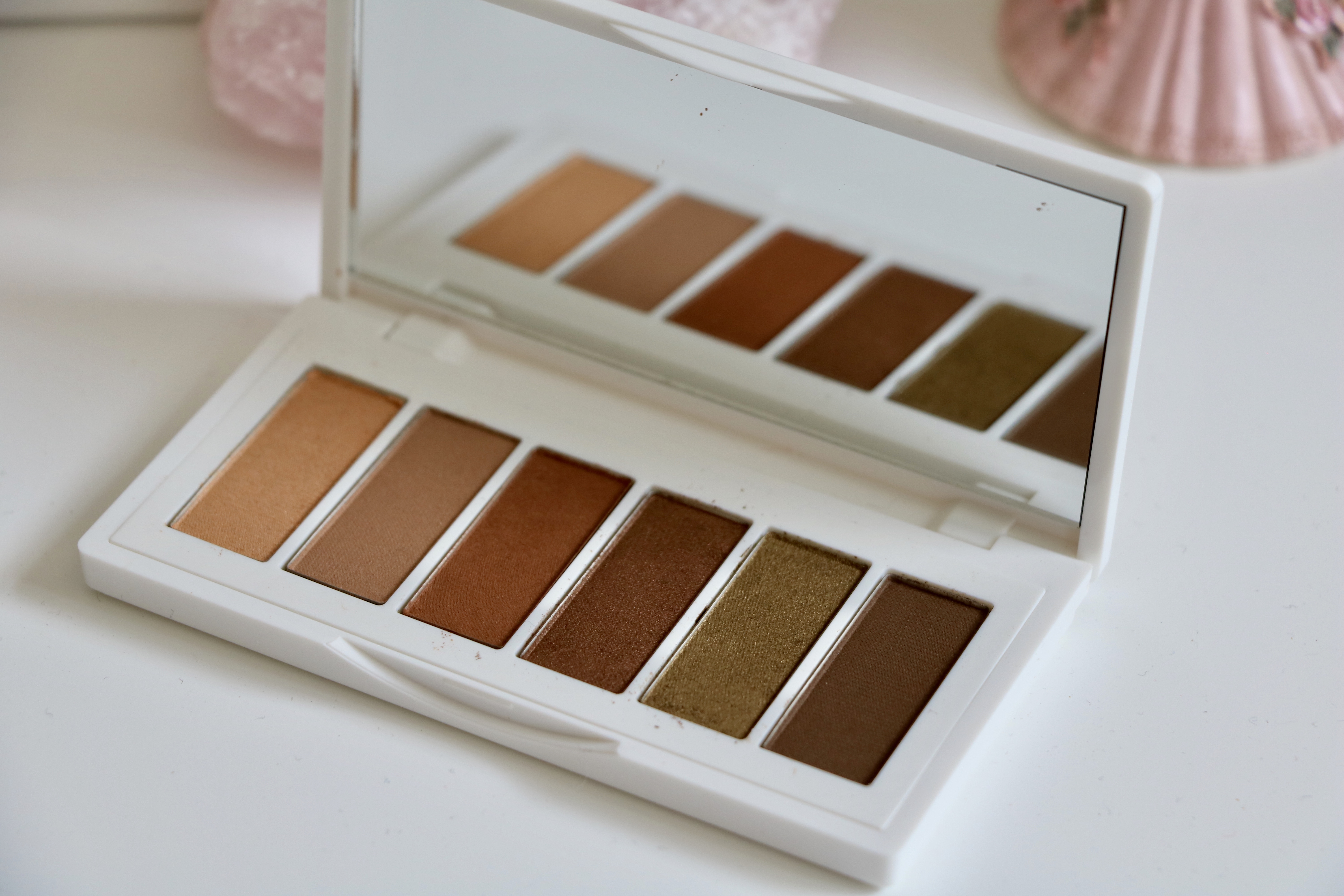 Ere Perez Chamomile Eye Shadow Palette