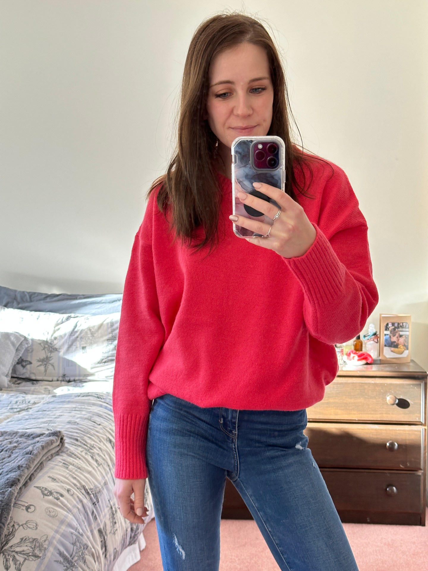 fashion blogger taking mirror selfie with a hot pink jumper