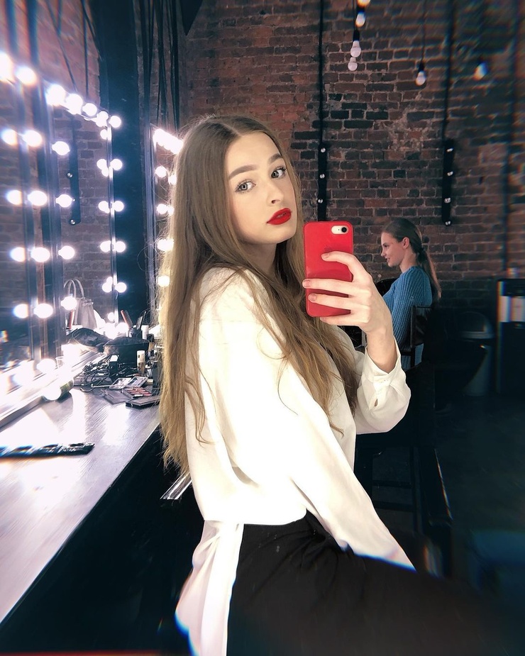 Sasha Model Image - Desktop Light Pictures for Desktop