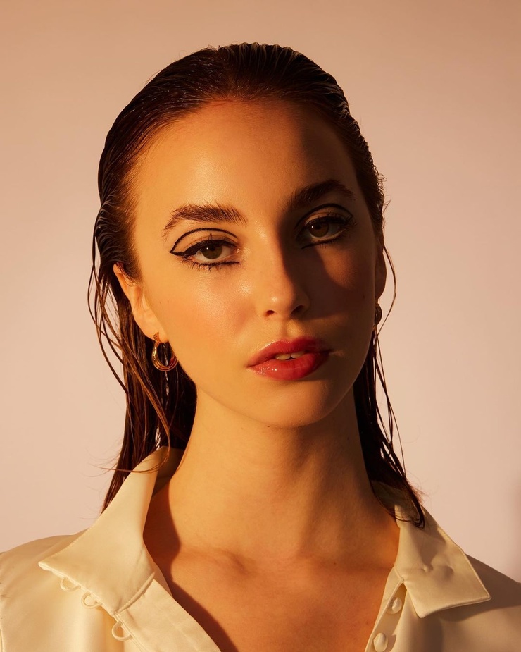 Amelie Model Picture - Best Space Textures in Mobile