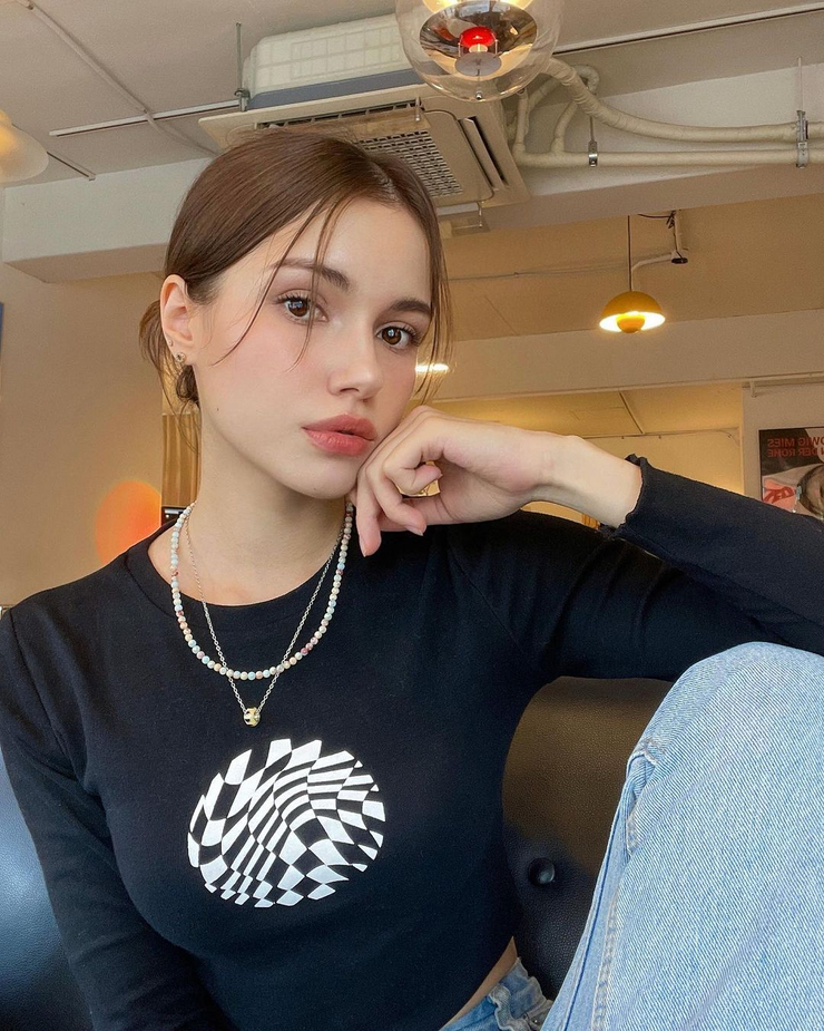 Lena Model Picture - Download Incredible Gradient Design | Full HD