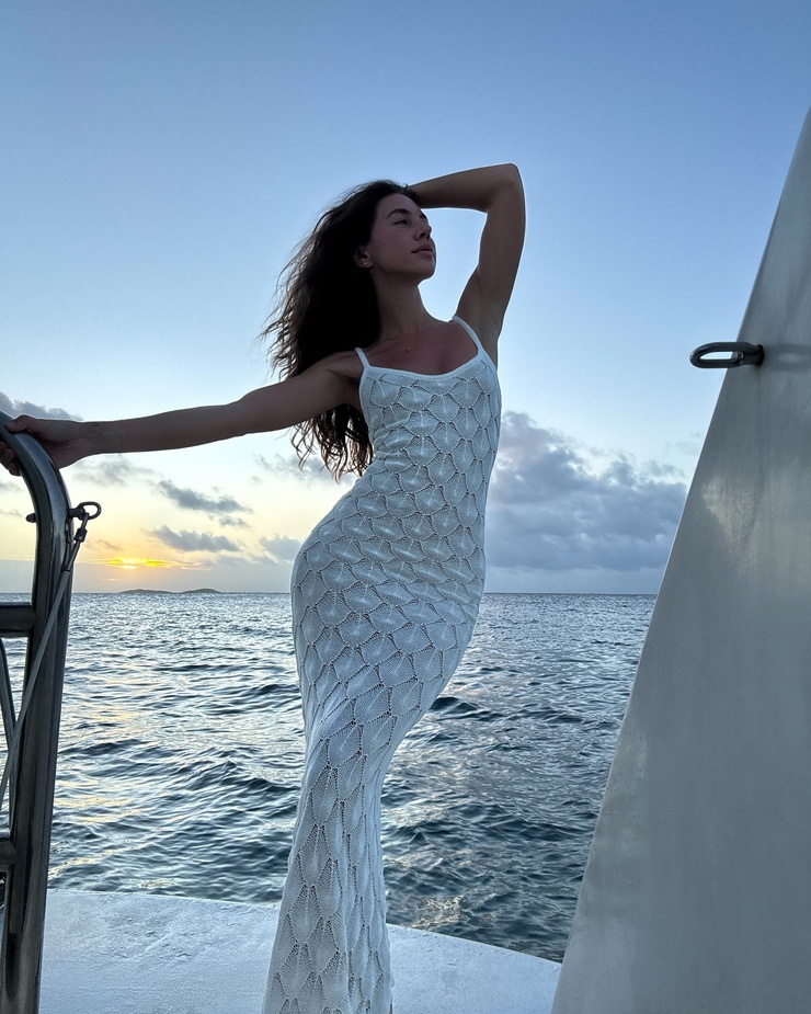 Brit Manuela Model Picture - Best Ocean Backgrounds in Retina