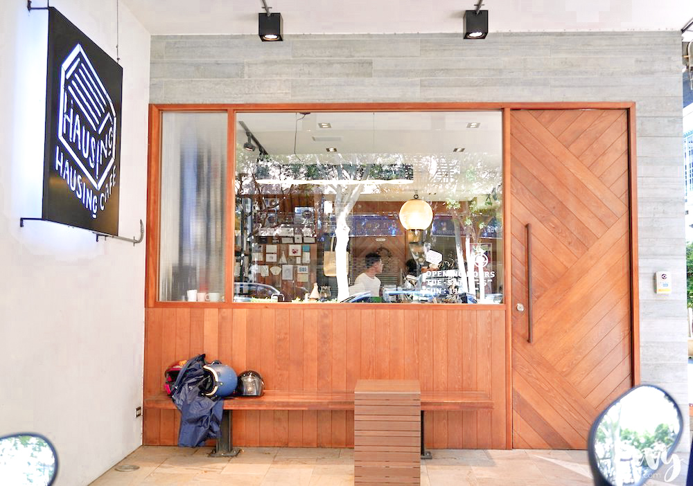 Hausinc Cafe 台中北區不限時餐廳推薦 提供插座和早午餐咖啡廳 座位很搶手 艾薇覓食趣