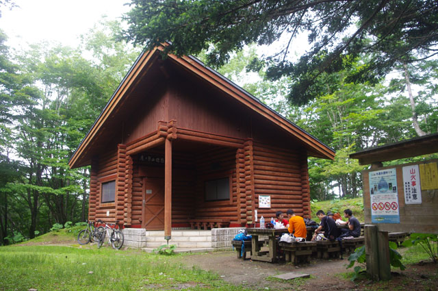鷹ノ巣山避難小屋