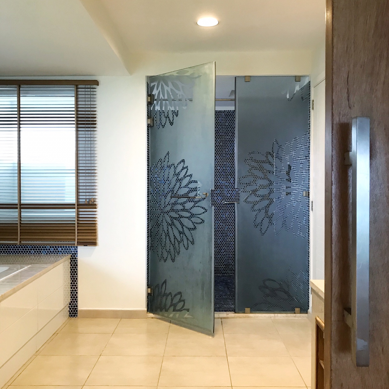 Walk-in Shower (Royal Master Suite)