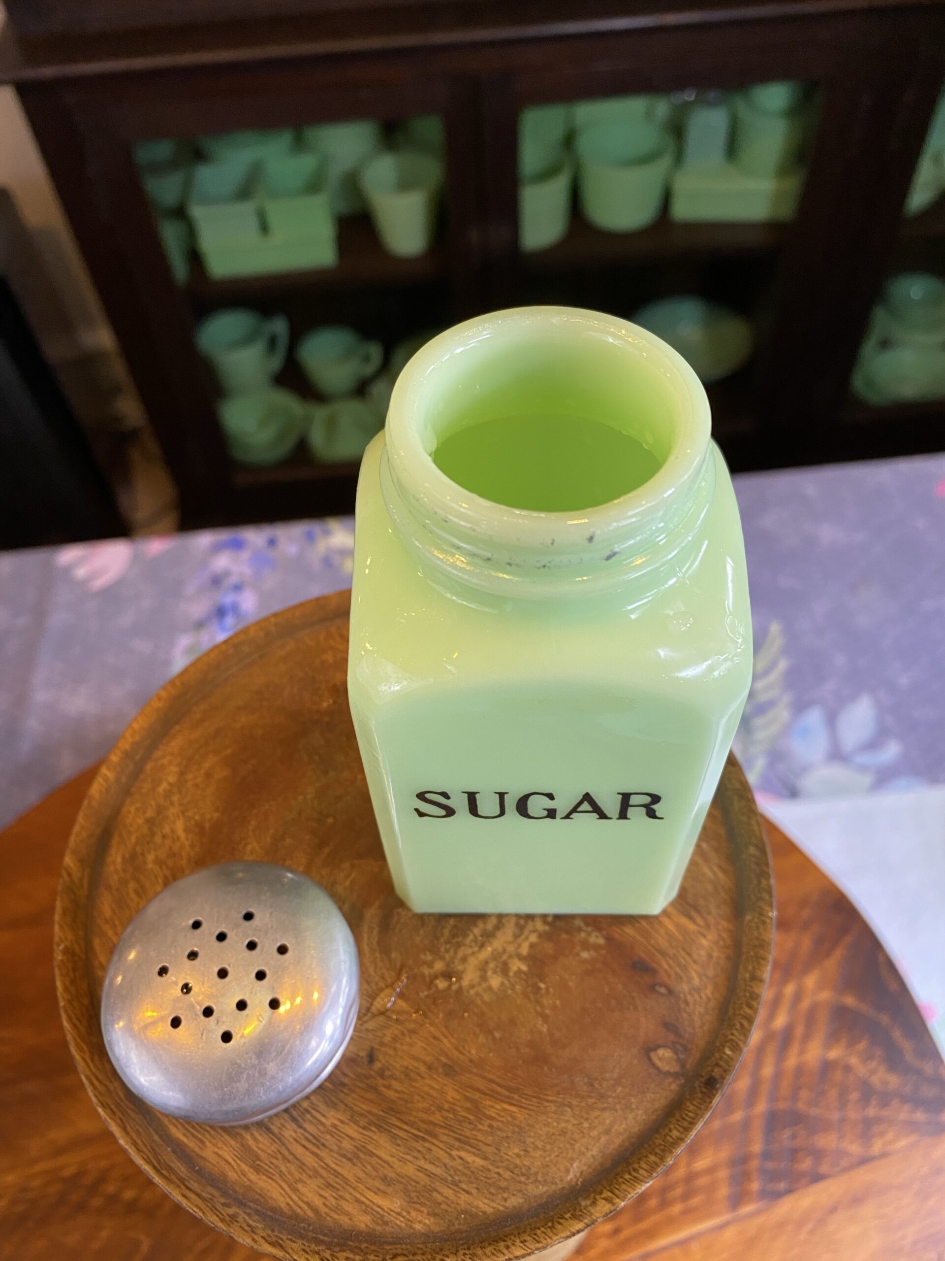 ジャネット　スクエアシェーカー　ソルト&ペッパー Jeanette Square Sugar Shaker – Jadite Junkies