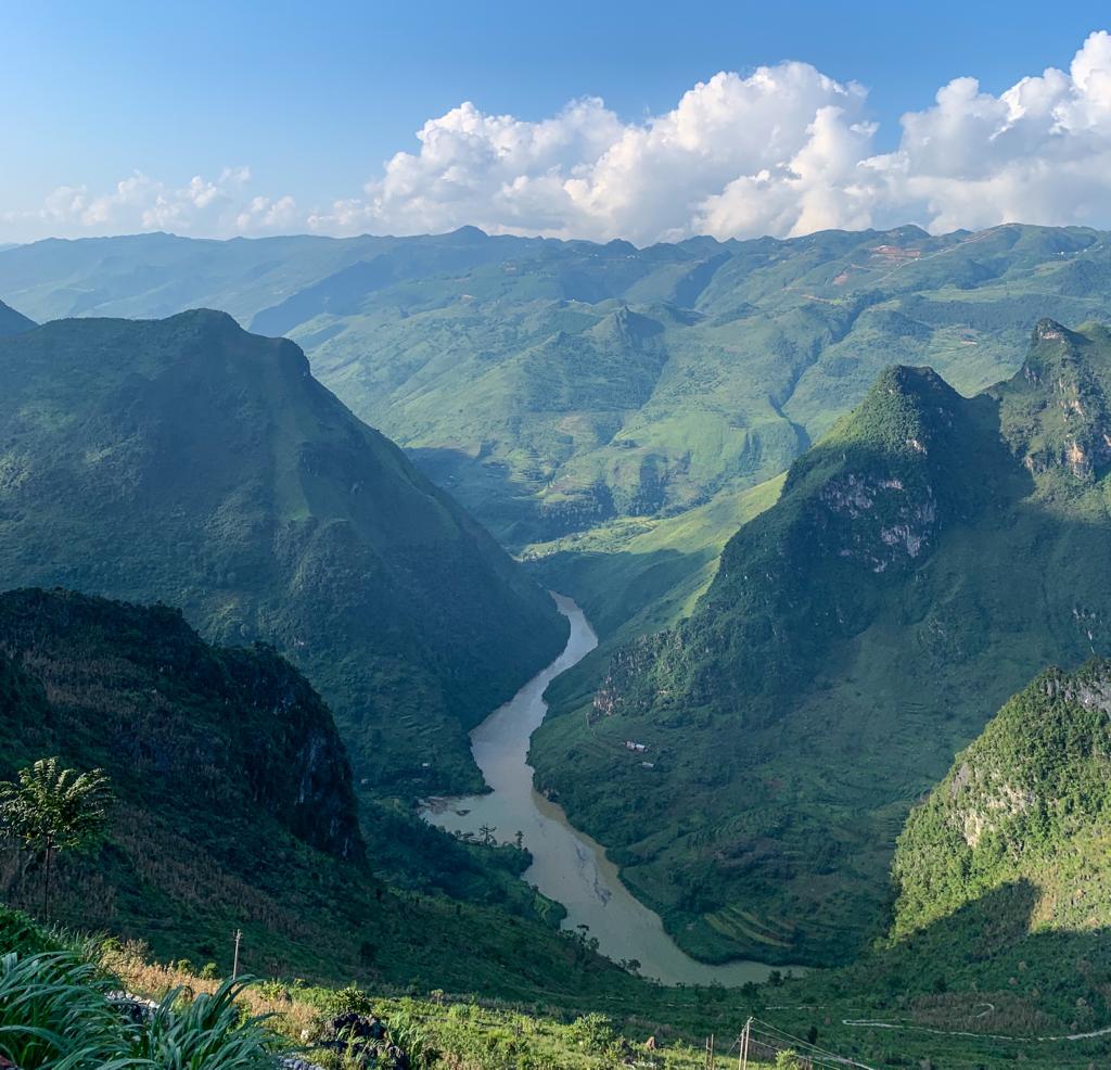 budget travel itinerary - views near China-Vietnam border at Ha Giang Loop