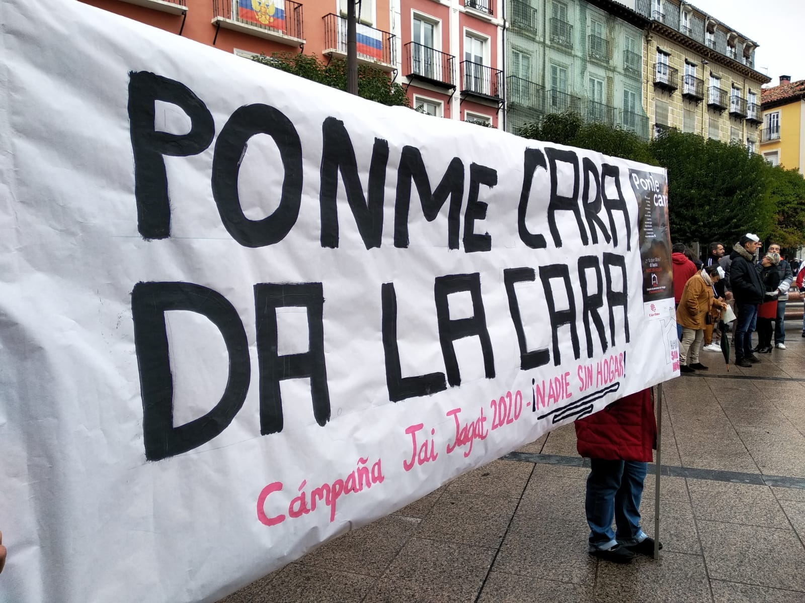 Acto público de personas sin hogar ante el Ayuntamiento de Burgos