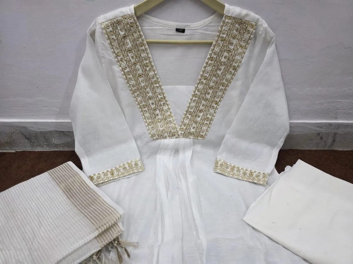 Chanderi Elegance Suit Set - Jaipuri Print Close Up Detail