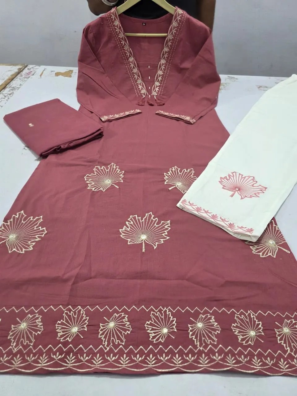 Embroidery Elegance: Kurti Set - Jaipuri Print Close Up Detail